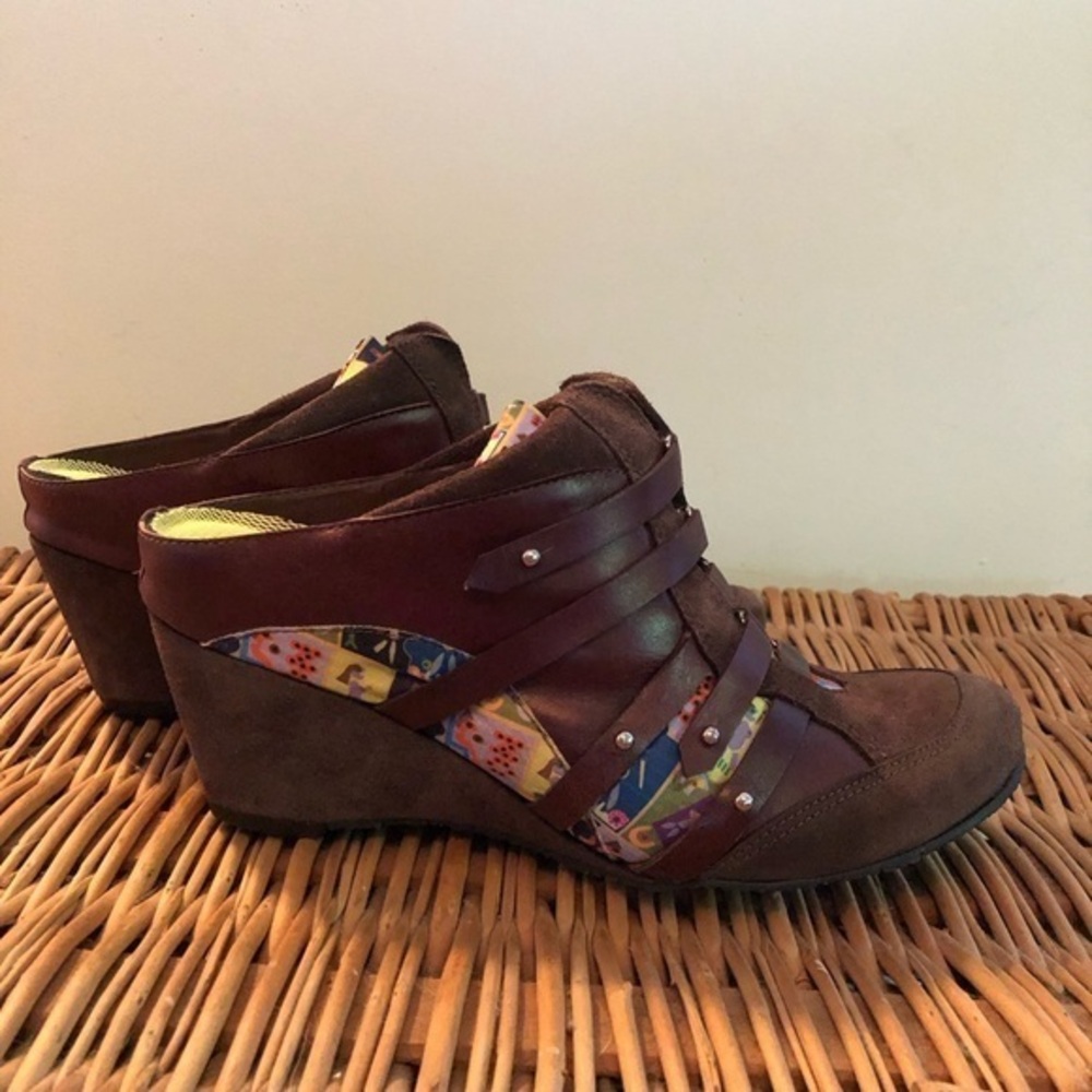 M by Morenatom leather wedge mule. Women’s size 8.